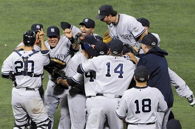 Yankees celebrate their sweep of the Twins